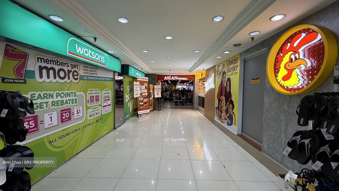 Lucky Plaza (D9), Retail #495098861